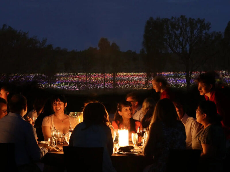 Field of Light Uluṟu Abendessen